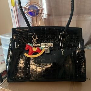 NEW FAUX CROCODILE 
WOMENS  FASHION HANDBAG
2 Pony Charm are included